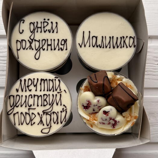 Пирожное в стаканчике