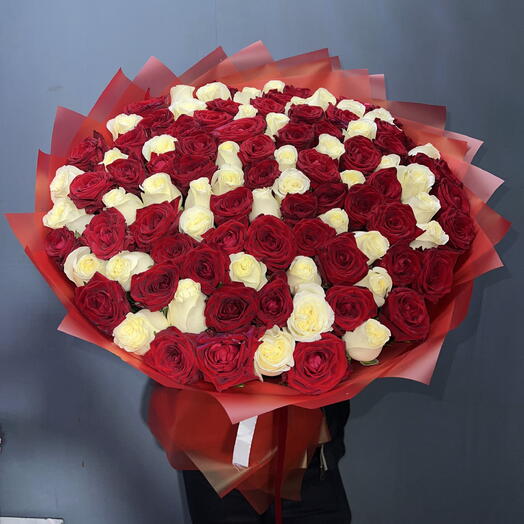🌹ШИКАРНЫЙ БУКЕТ ИЗ 101 РОЗЫ МИКС: АЛЫЕ ПАРУСА В ОКЕАНЕ ЧИСТОТЫ🌹