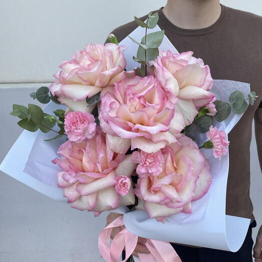 Французский поцелуй 💋 Французские розы с эвкалиптом и кустовыми диантусами