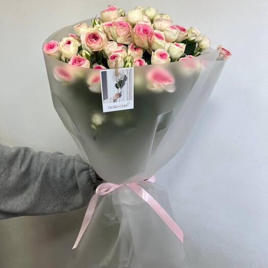 Букет из кустовых роз