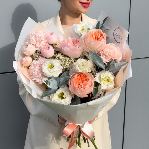 Букет Джульетта. Пионовидные розы и диантус. Авторский букет 685 Leoraflowers