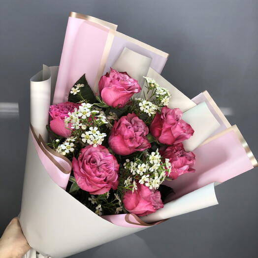 Букет малиновых роз с ваксфлауэрумом🌸🌺☘️🌸🌺☘️🌸