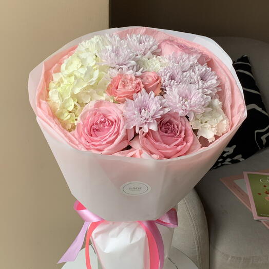 Букет «Нежность» с гортензией, пионовидными розами и хризантемами🌸
