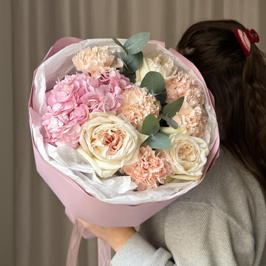 Нежный Букет из пионовидной розы, гортензии и диантусов 🌸