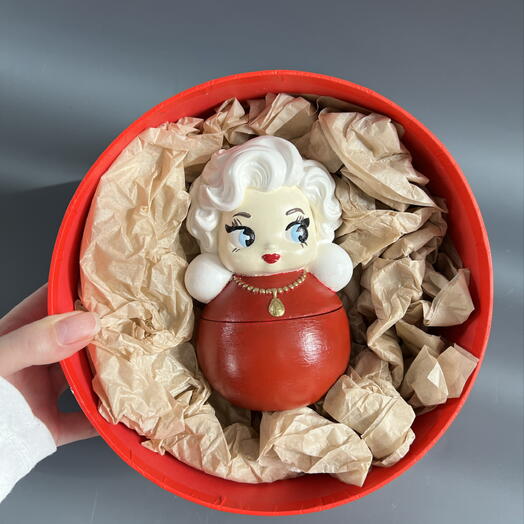 Неваляшка Монро/насыпная свеча/ подарок девушке