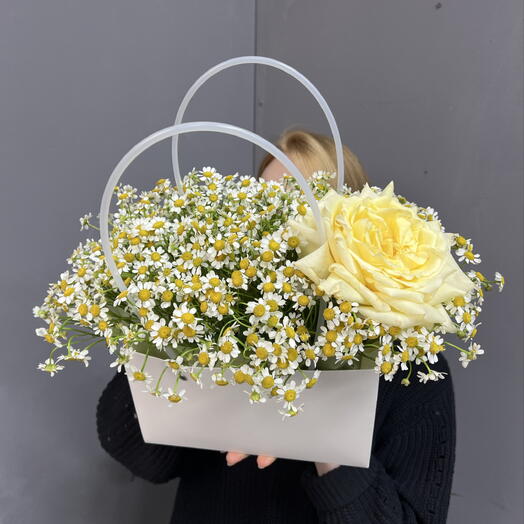 Ромашка и Пионовидная Роза в сумочке💛