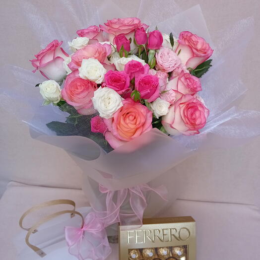 PINK VIBE of 15 mix roses + Ferrero Rocher