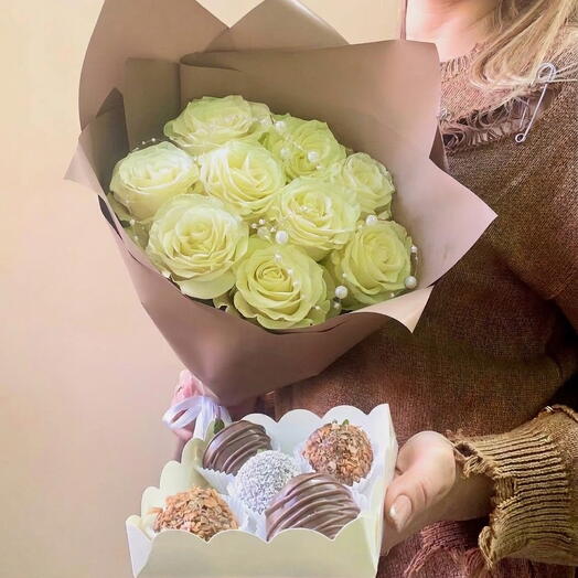 Комбо набор 9 белых роз +🎁