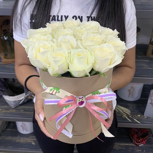 Caja de sombreros de 15 rosas blancas
