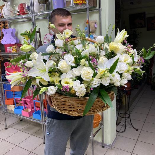Корзина с цветами