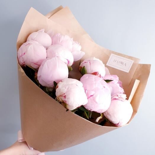 Bouquet of 11 pink peonies
