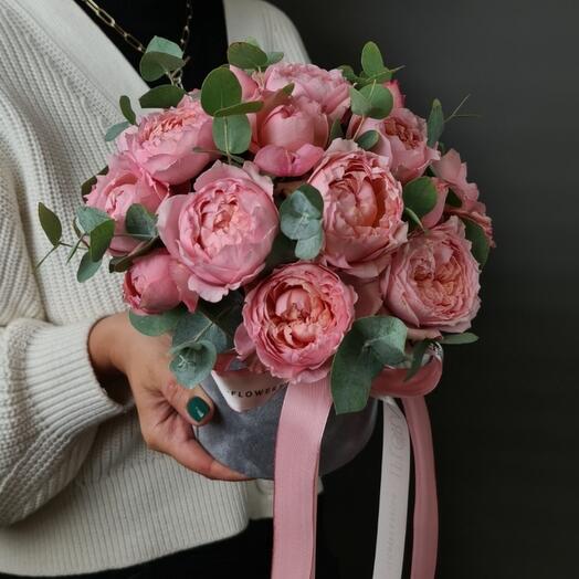 Rosas en forma de peonía en una Caja