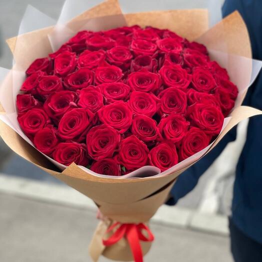 51 rosas rojas 70 cm