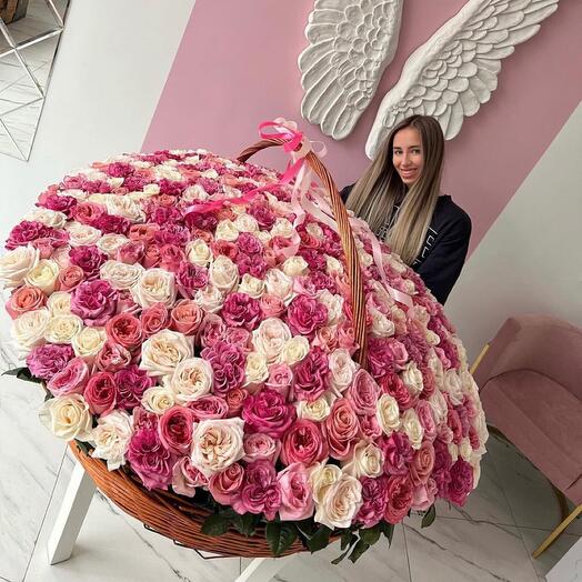 Корзина «ГИГАНТ» из 501 премиальной розы