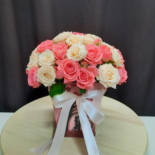 Caja de rosas de Barbados y crema "LOVE IS"