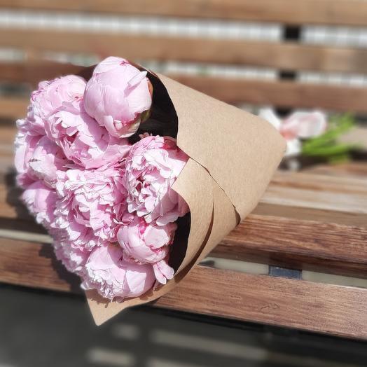 11 pink peonies