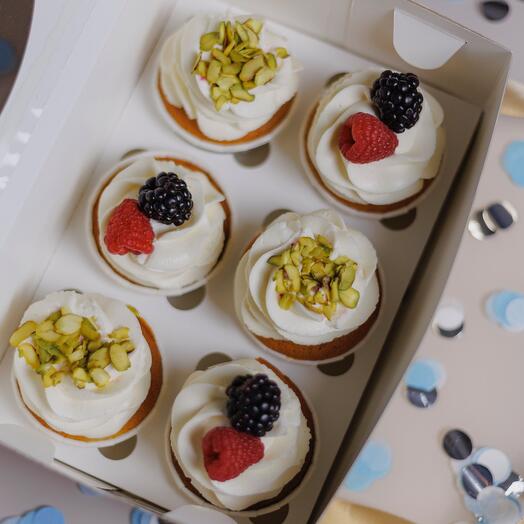 Cupcakes de vainilla con fresas como regalo-6 piezas