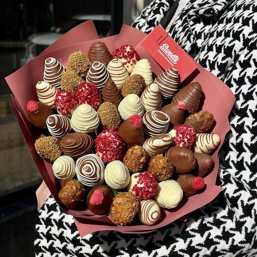 Bouquet of strawberries in chocolate Caramel 45 pcs