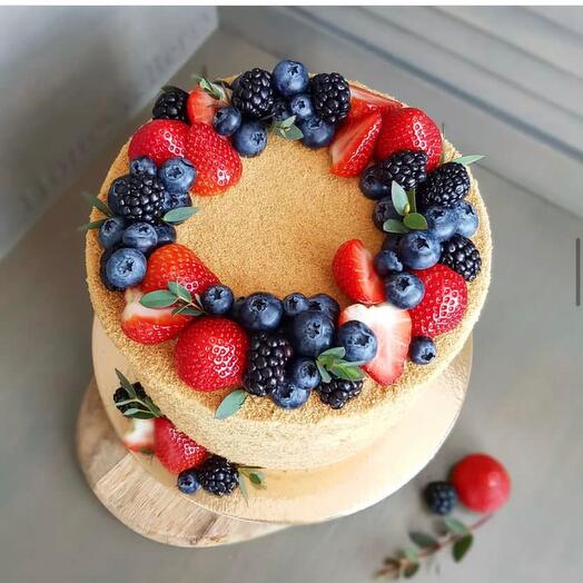 Медовик классический, медовик, торт медовик на день рождения, торт с ягодами, медовик с ягодами