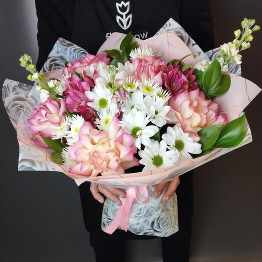 The author's bouquet of exclusive roses and matiolla