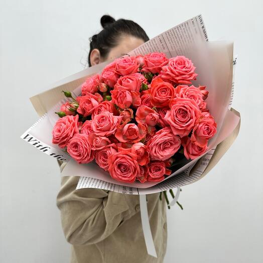 Букет из Коралловых кустовых Роз 9