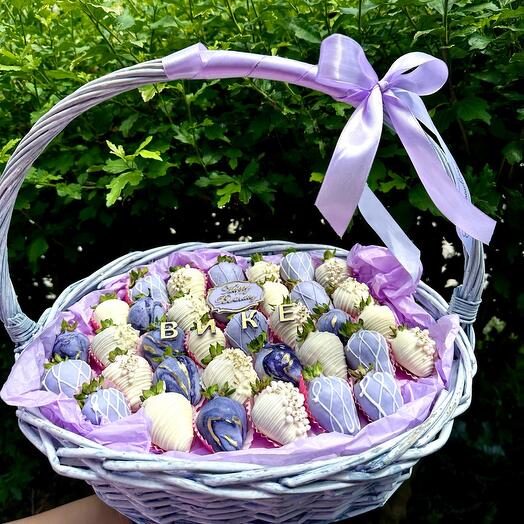 Корзина с клубникой в шоколаде