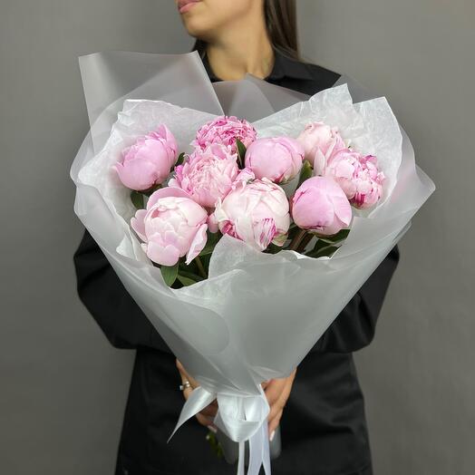 Mono bouquet 15 из 9 пионов сорта Sara Bernard
