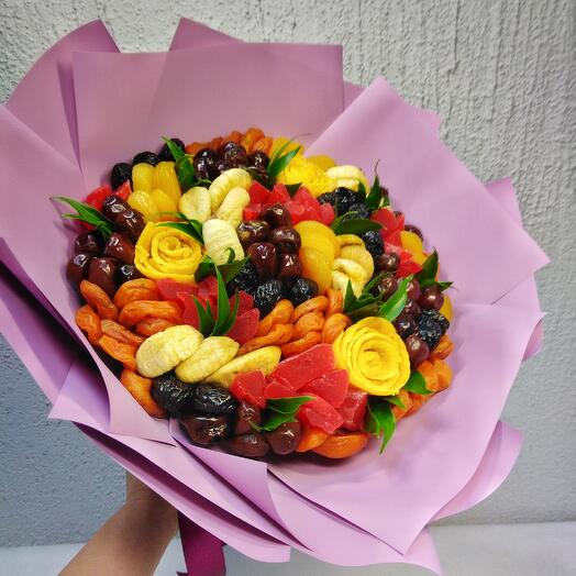 Букет сухофруктовый с розами из манго