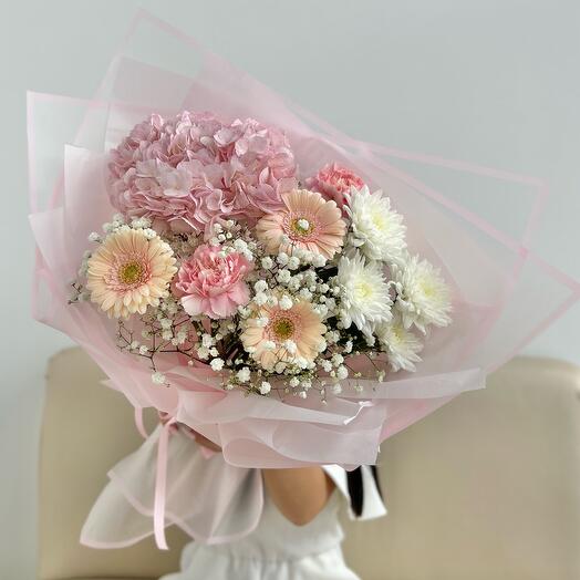 Стойки нежный пышный букет🌸