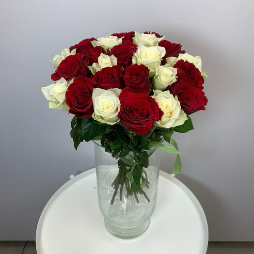Bouquet of 25 roses red-white 40cm