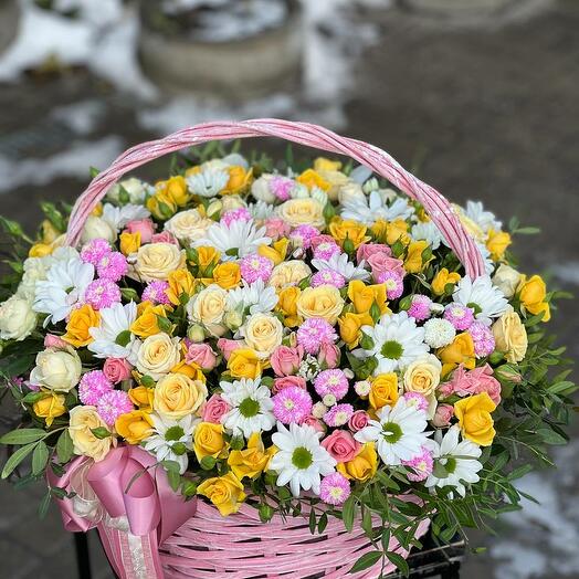 Корзина кустовых роз