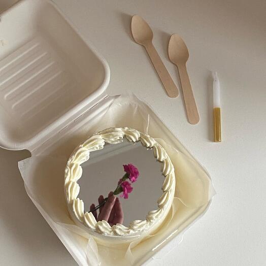 Bento cake with a mirror