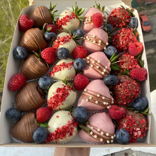 Chocolate-covered strawberries+ raspberries and blueberries
