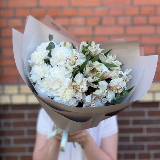 Белый дуо-букет альстромерий и гвоздик