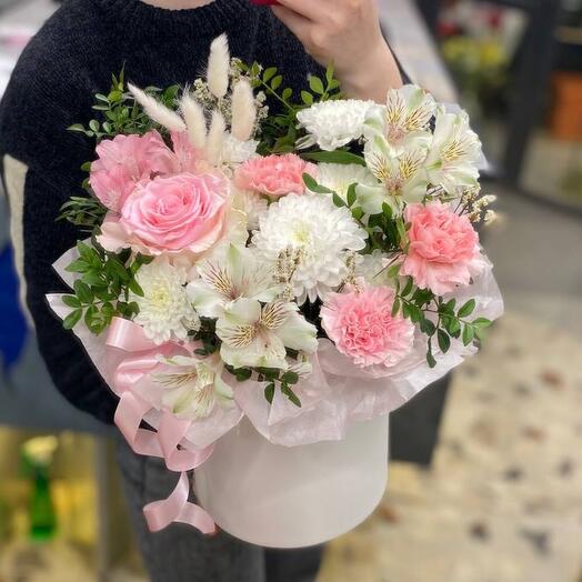 Цветы в шляпной коробке