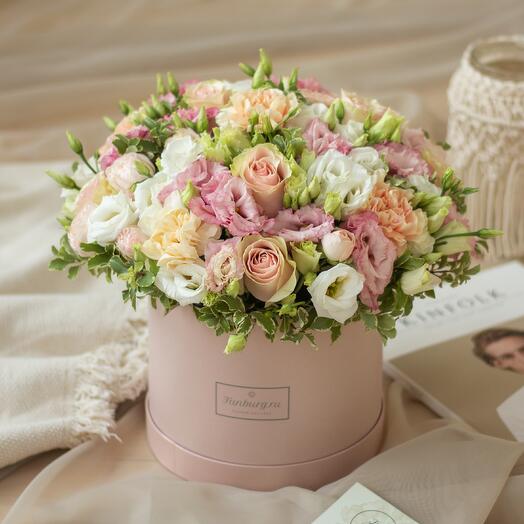 Flowers in a hatbox "Zephyr" | varietal rose, eustoma, pittosporum, dianthus, bombastic