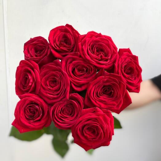 Bonito ramo de 11 rosas rojas de 60 cm