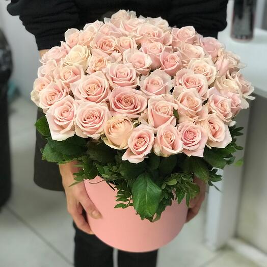 55 розовых роз в шляпной Коробке