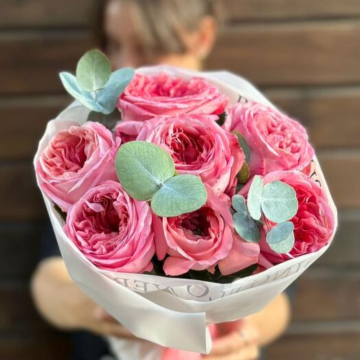 Букет роз Pink Expression с эвкалиптом