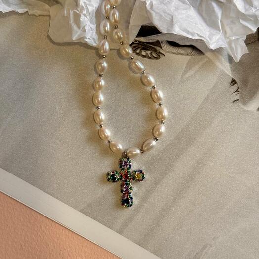 Колье серебряное с крестом с разноцветными фианитами