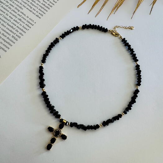 A stylish necklace in classic black