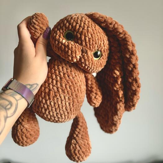Вязаная игрушка зайка ручной работы