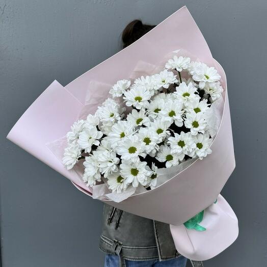 Chrysanthemums and daisies in a voluminous bouquet