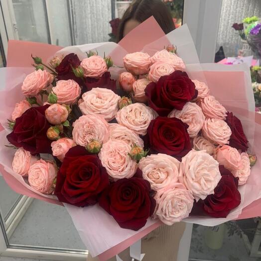 Ramo con rosas de arbusto