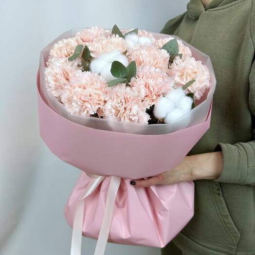 Ramo de Dianthus, eucalipto y algodón