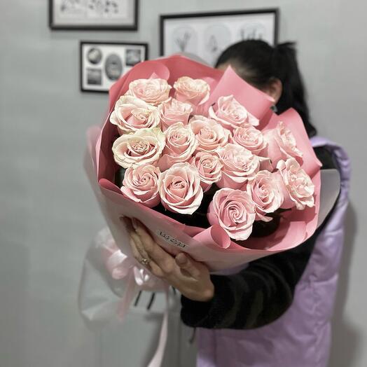 Букет из 17нежных роз