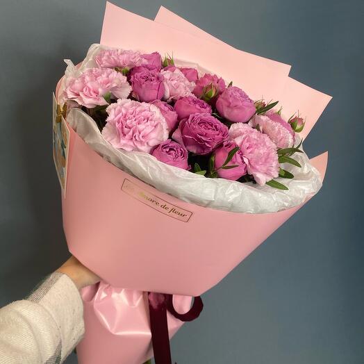 Букет кустовых роз Мисти Баблс и диантусами 💕