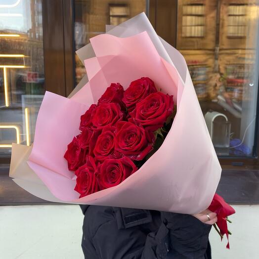 Bouquet of 15 red roses in a delicate package