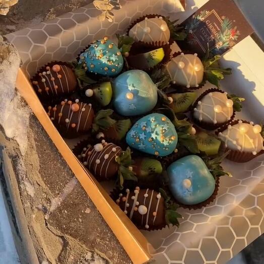 Клубника в шоколаде с киви на Новый год