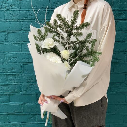 Букет из нобилиса (ель) и эустомы на новый год